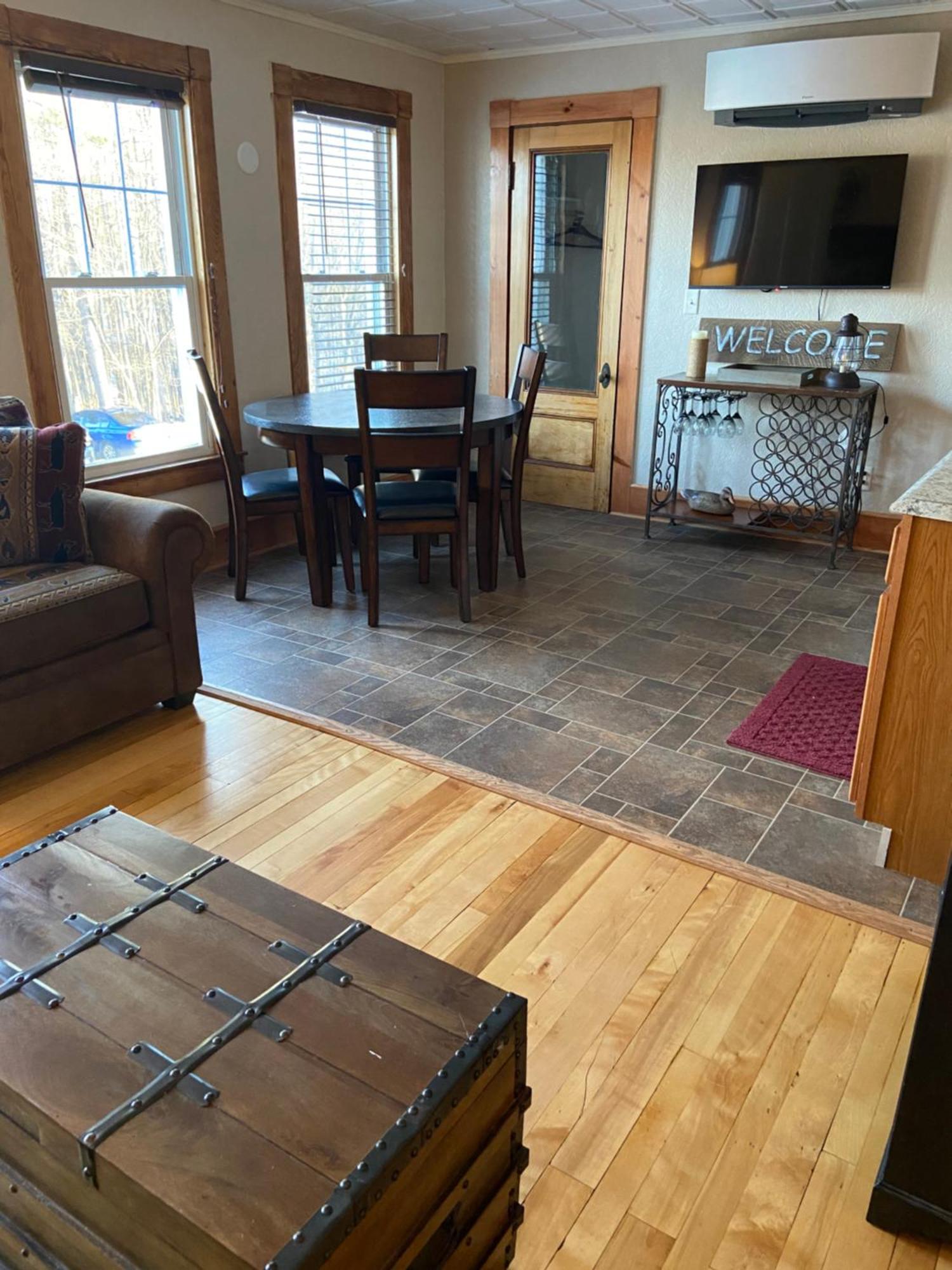 Tavern - Country Suite Newport 外观 照片