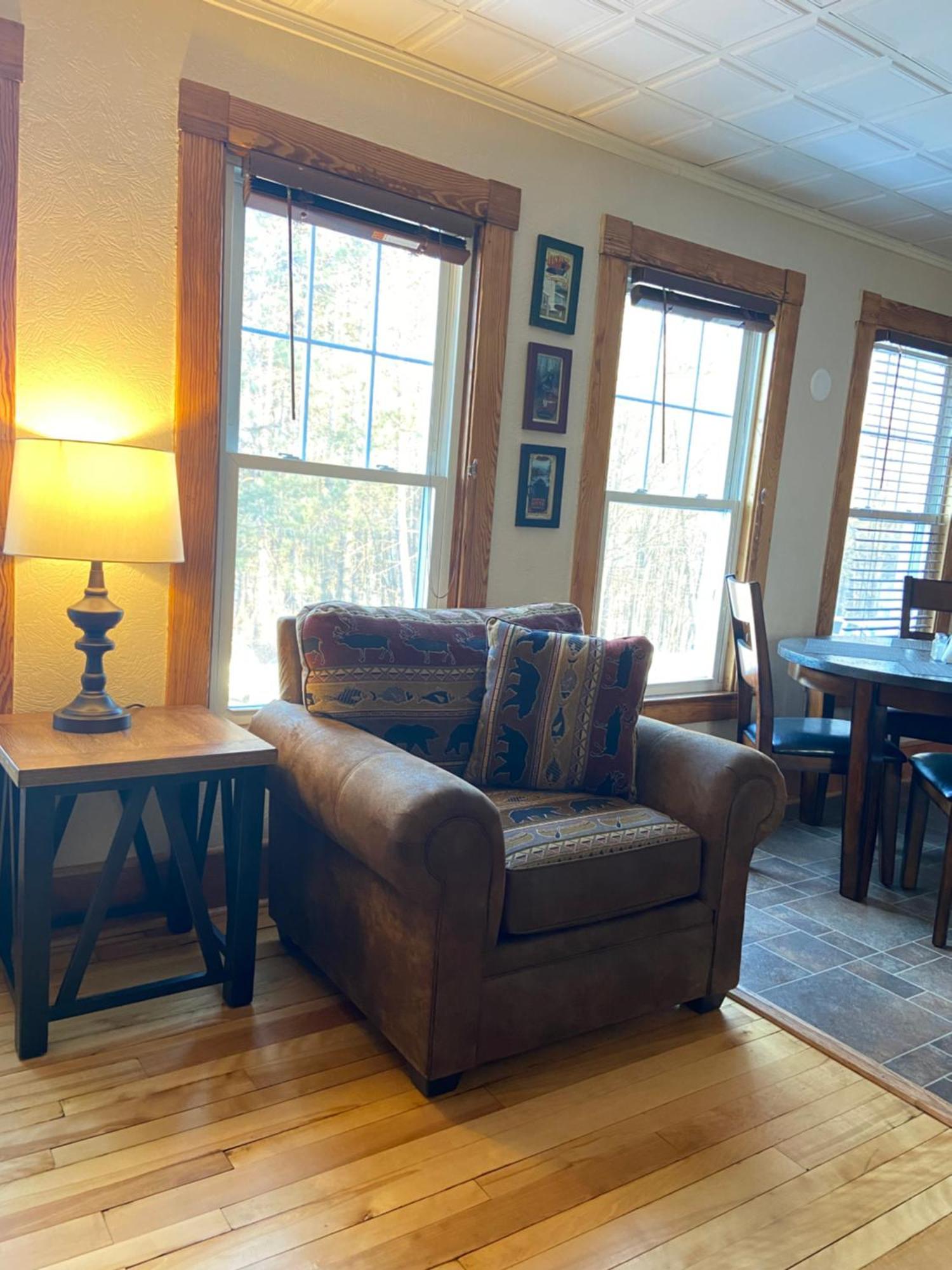 Tavern - Country Suite Newport 外观 照片