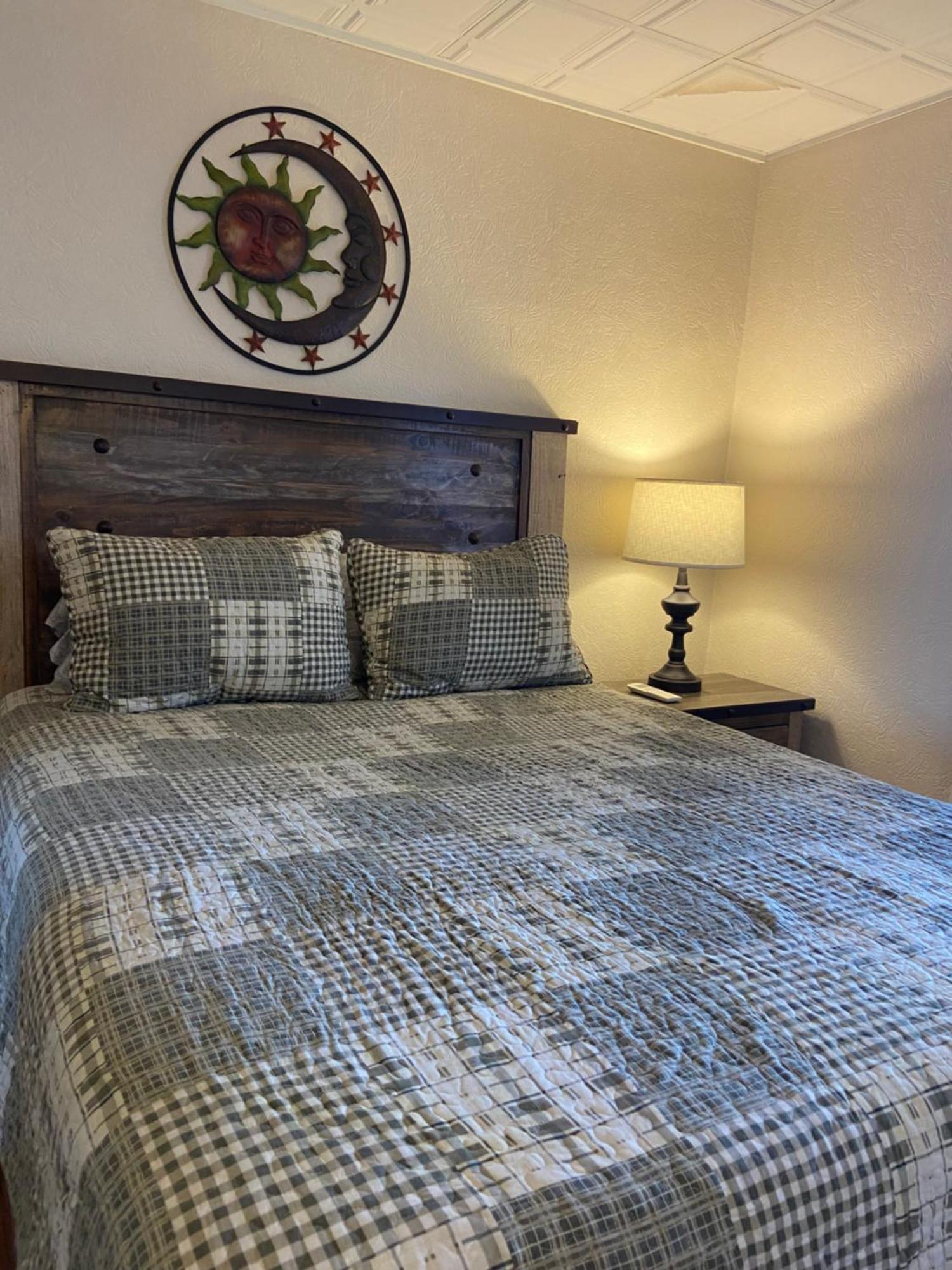 Tavern - Country Suite Newport 外观 照片